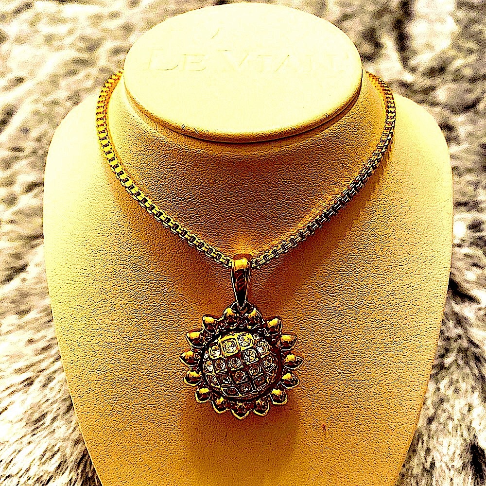 Gorgeous!☝🏻😍🌻 Nolan Milller SunFlower Crystal🌻 Pendant Gold Necklace ☝🏻😍🌻